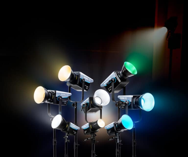 Cañones LED Nanlite iluminando un set
